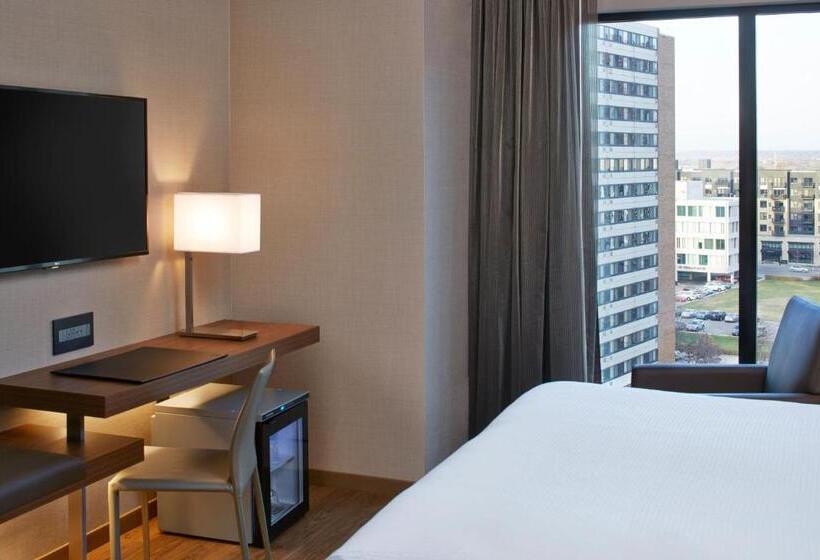 اتاق استاندارد با تخت بزرگ برای معلولان, Ac Hotel By Marriott Minneapolis Downtown