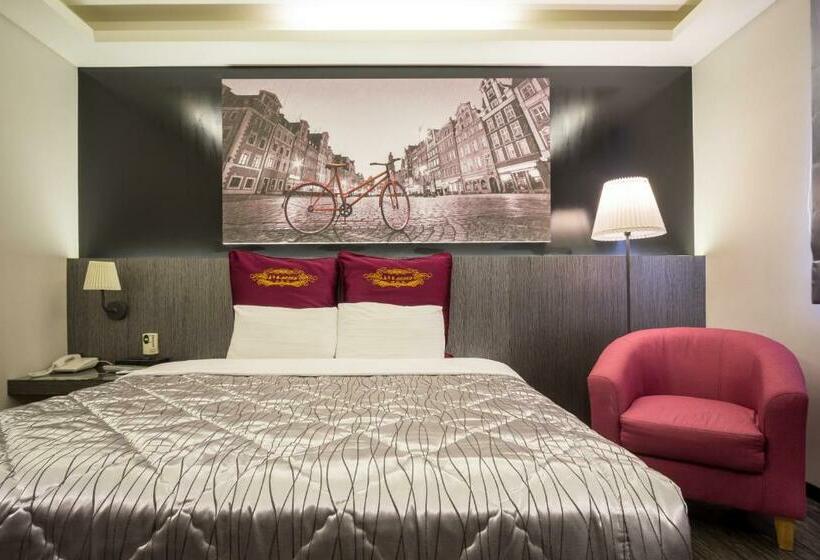 اتاق استاندارد, Carnival Motel