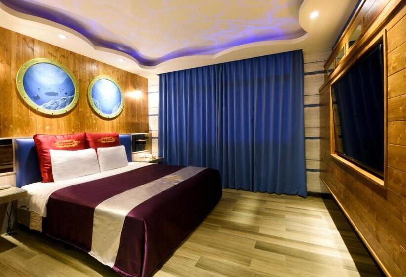 اتاق استاندارد با وان آب گرم, Carnival Motel