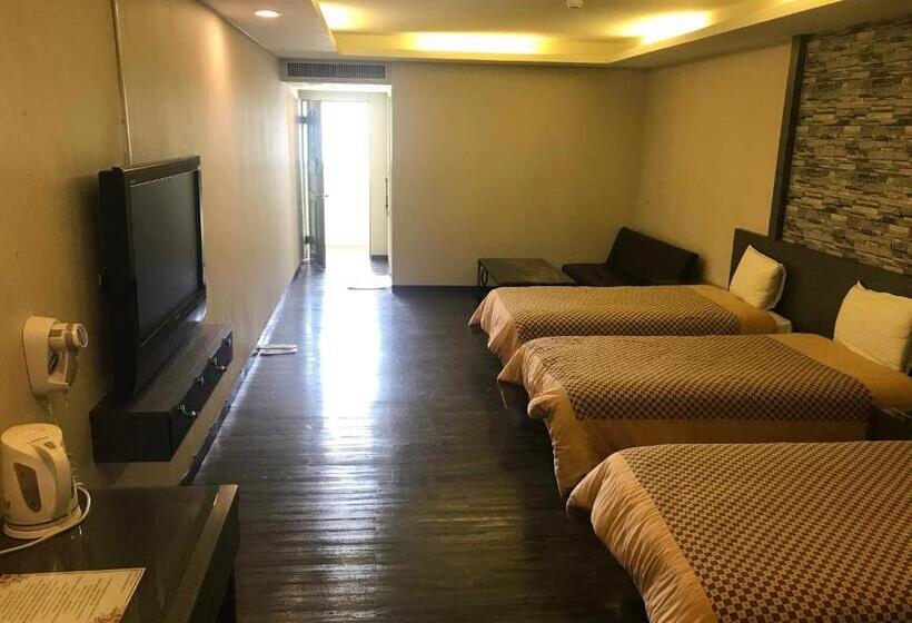 اتاق استاندارد چهار تخته, Carnival Motel