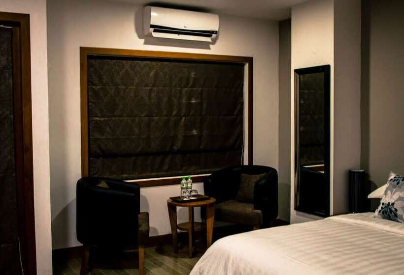 سوییت جونیور, Point Boutique