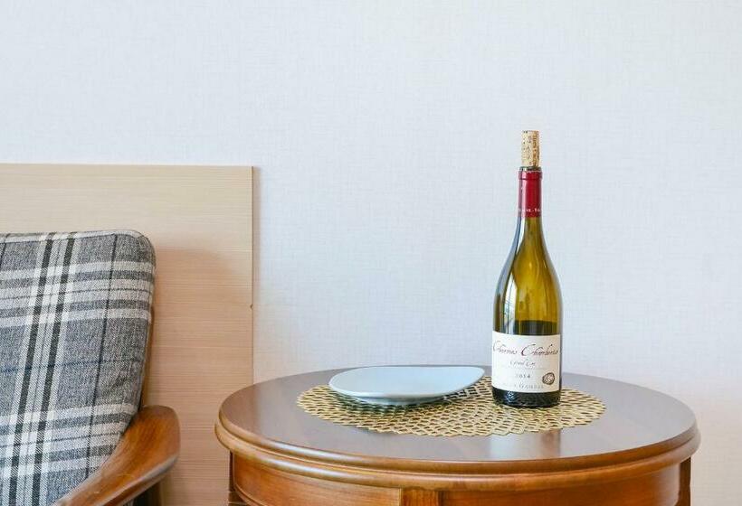 اتاق لوکس با بالکن و چشم‌انداز دریا, Jeju Resort