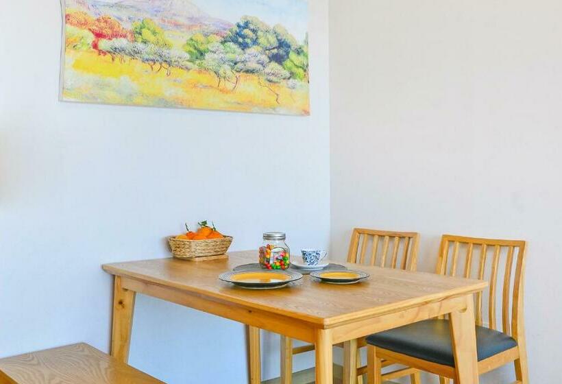 اتاق لوکس با بالکن و چشم‌انداز دریا, Jeju Resort