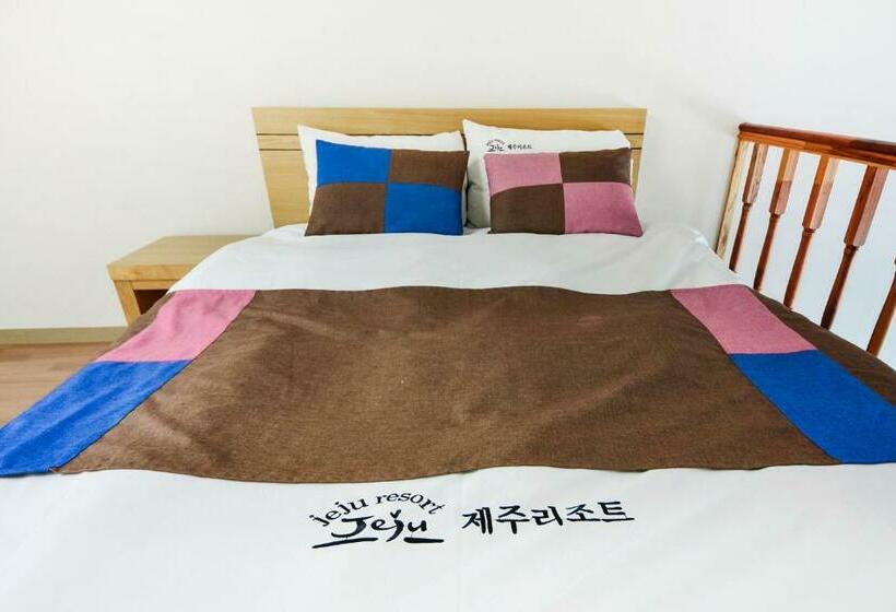 اتاق لوکس با بالکن و چشم‌انداز دریا, Jeju Resort