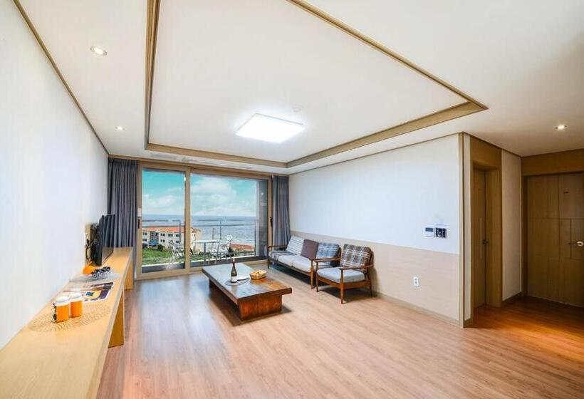 اتاق خانوادگی با چشم‌انداز دریا, Jeju Resort