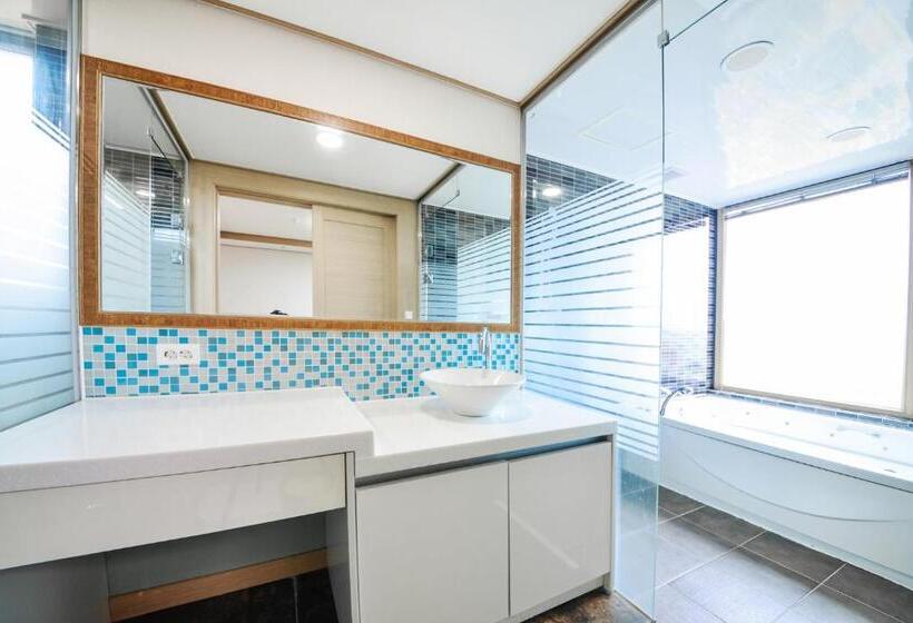 سوییت با چشم‌انداز دریا, Jeju Resort