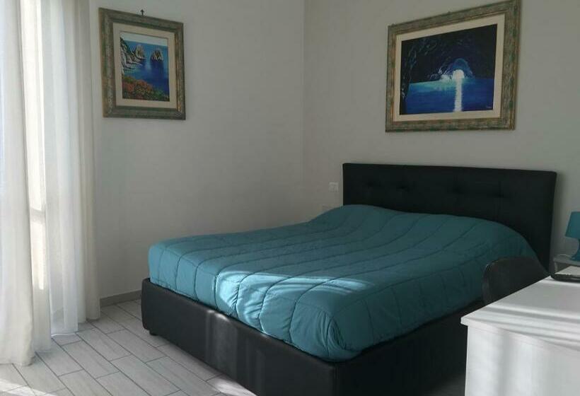 اتاق لوکس سه تخته, Top Floor Rentrooms Napoli