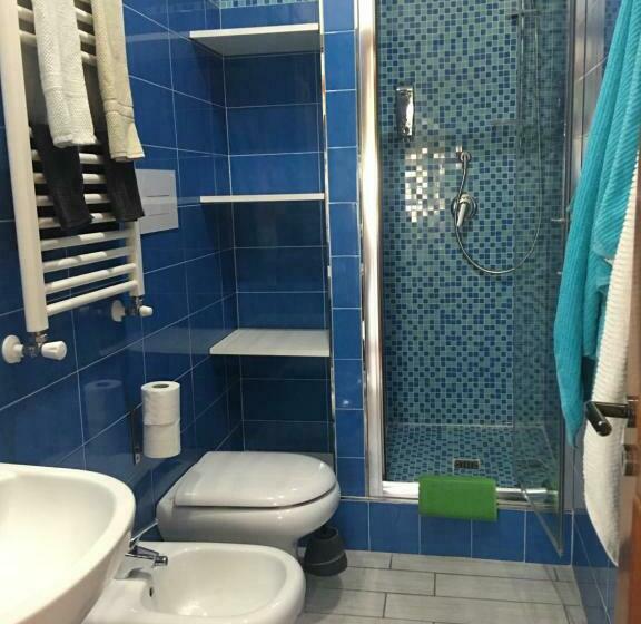 اتاق لوکس سه تخته, Top Floor Rentrooms Napoli