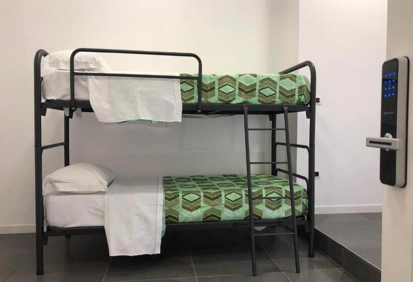 تختخواب در اتاق مشترک, Top Floor Rentrooms Napoli