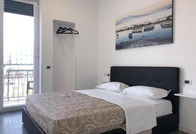 اتاق سوپریور با تخت بزرگ, Top Floor Rentrooms Napoli