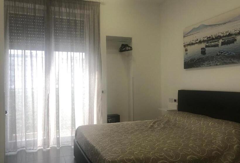 اتاق سوپریور با تخت بزرگ, Top Floor Rentrooms Napoli