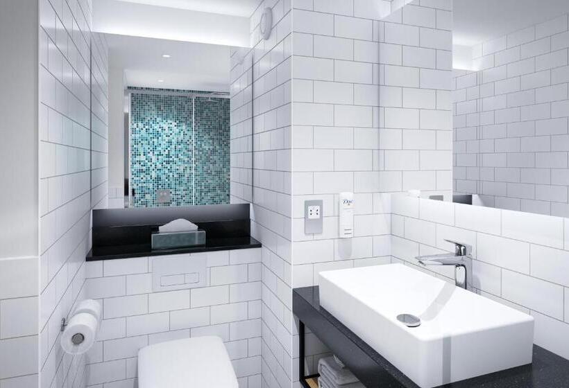 اتاق استاندارد با تخت بزرگ برای معلولان, Holiday Inn Blackpool, An Ihg