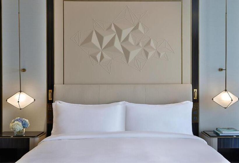 اتاق دلوکس با تخت کینگ و چشم‌انداز شهر, The St. Regis Riyadh
