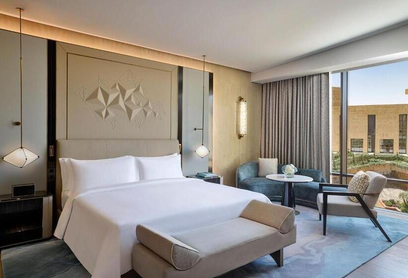 اتاق دلوکس با تخت کینگ و چشم‌انداز شهر, The St. Regis Riyadh