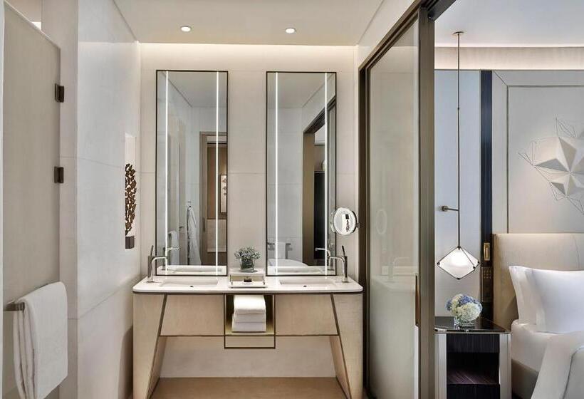 اتاق لوکس با چشم‌انداز شهر, The St. Regis Riyadh
