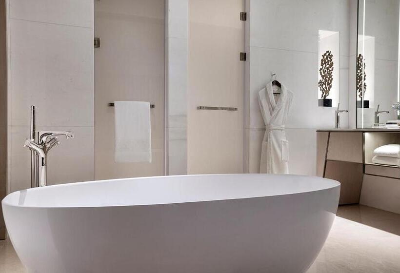 اتاق لوکس با چشم‌انداز شهر, The St. Regis Riyadh