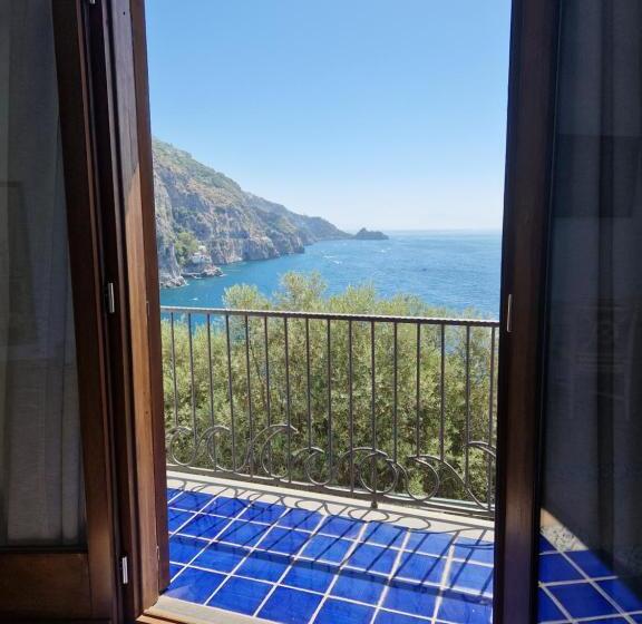 اتاق لوکس با بالکن و چشم‌انداز دریا, Holiday Double
