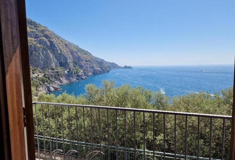 اتاق لوکس با بالکن و چشم‌انداز دریا, Holiday Double