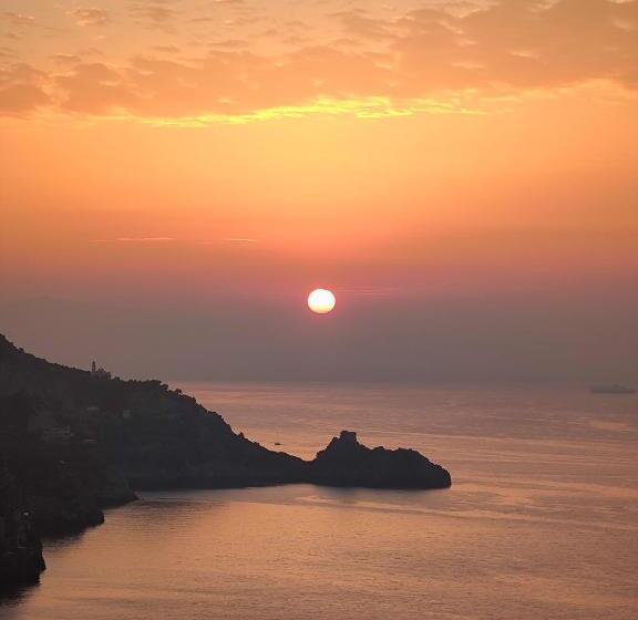 اتاق لوکس با چشم‌انداز دریا, Holiday Double