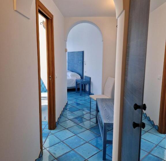 اتاق لوکس با چشم‌انداز دریا, Holiday Double