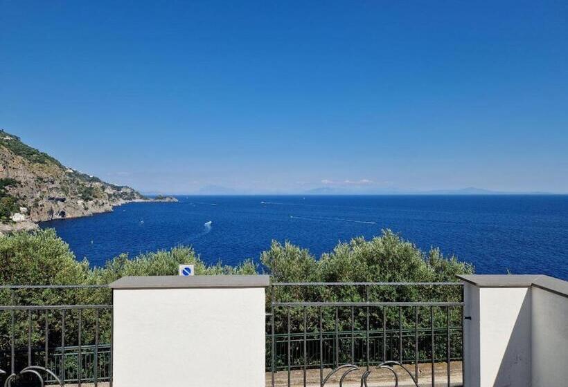 اتاق لوکس با چشم‌انداز دریا, Holiday Double