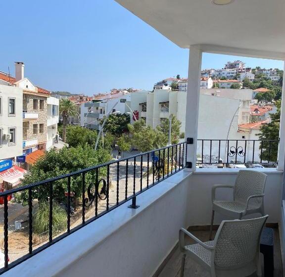 带阳台的三人标准间, Gülhan City Otel
