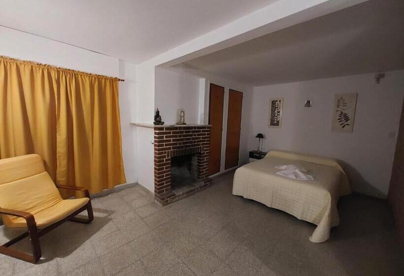 اتاق خانوادگی, Maily Guest House