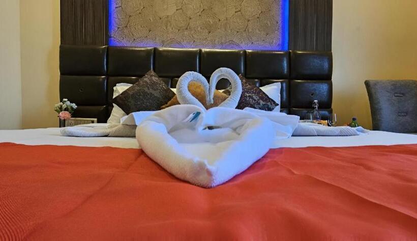 اتاق سوپریور با تخت بزرگ, Kings Resort
