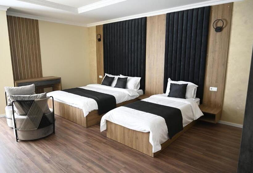 Standard Triple Room with Terrace, La Ruota Hotel Sharr