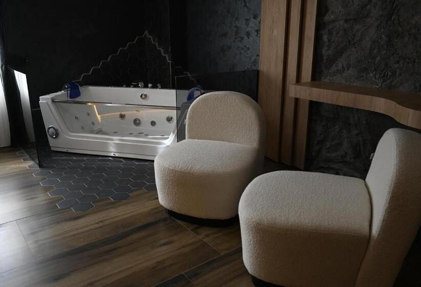 سوئیت با وان آب گرم, La Ruota Hotel Sharr