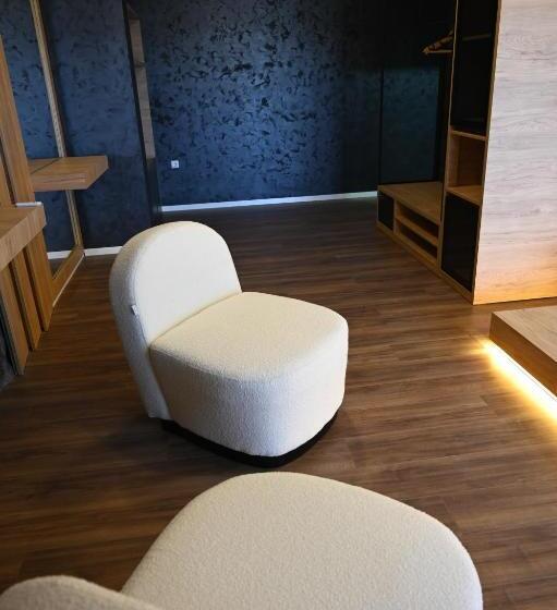 سوییت لوکس, La Ruota Hotel Sharr
