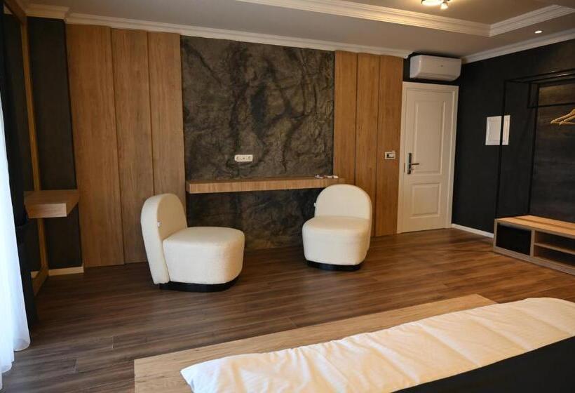 سوییت لوکس, La Ruota Hotel Sharr