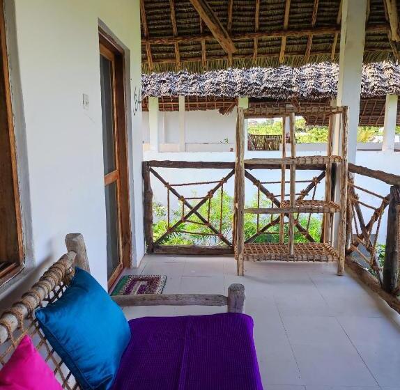 اتاق لوکس با بالکن و چشم‌انداز دریا, Secret Place Hotel By Hello Tanzania Tours& Safaris