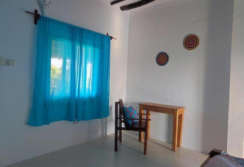 اتاق لوکس با بالکن و چشم‌انداز دریا, Secret Place Hotel By Hello Tanzania Tours& Safaris