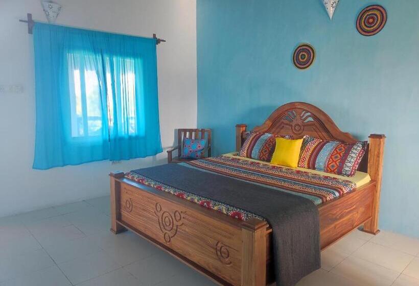 اتاق لوکس با بالکن و چشم‌انداز دریا, Secret Place Hotel By Hello Tanzania Tours& Safaris