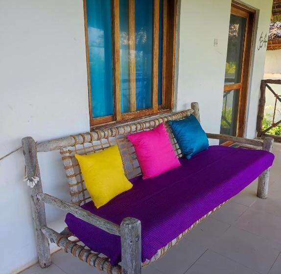 اتاق لوکس با بالکن و چشم‌انداز دریا, Secret Place Hotel By Hello Tanzania Tours& Safaris