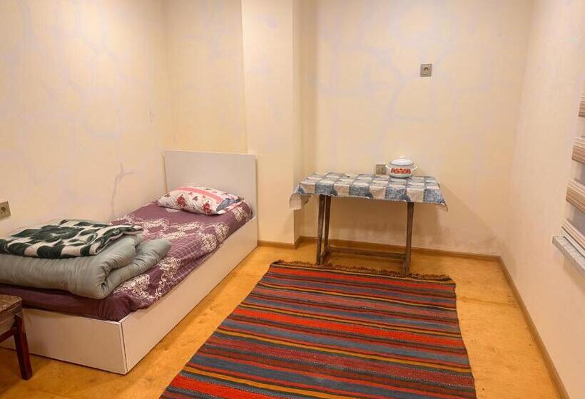 اتاق استاندارد, Sovet Hostel