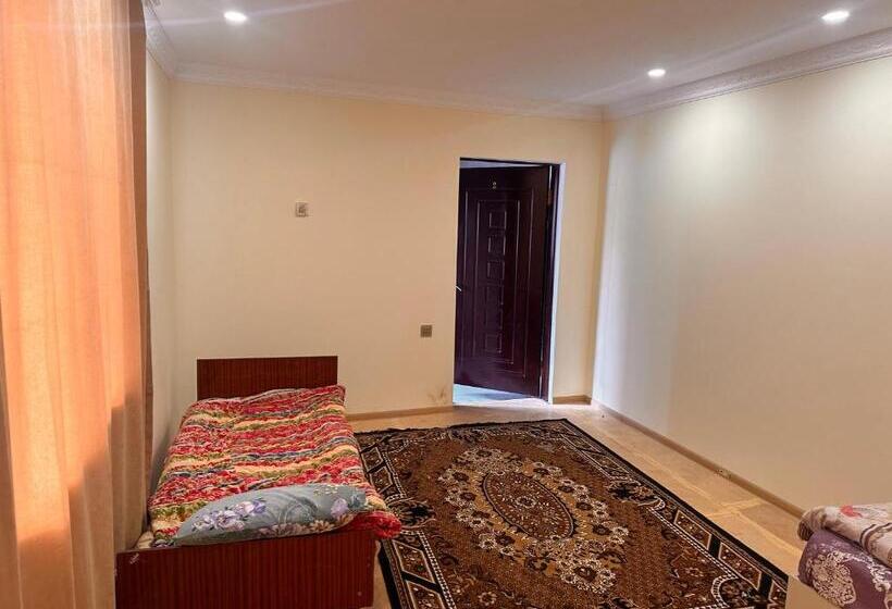اتاق اکونومی, Sovet Hostel