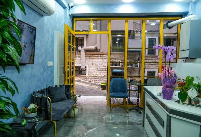 اتاق استاندارد با بالکن, Yellow Mansion
