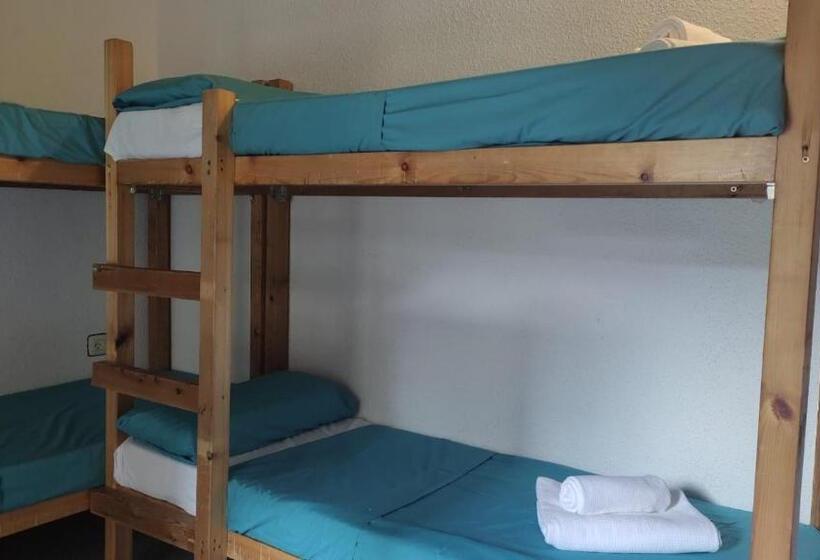 اتاق استاندارد چهار تخته, Albergue Tritón   Villanúa