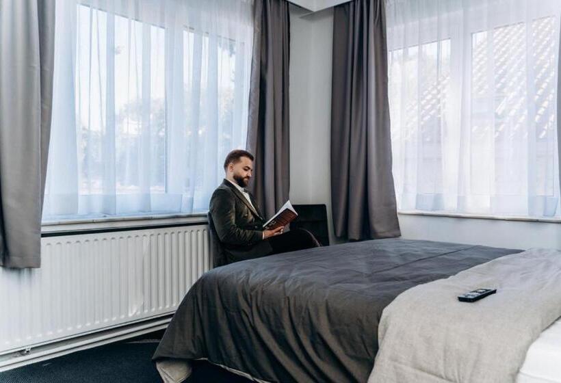 اتاق لوکس, Atomihotel: Contemporary Comfort Steps From The Atomium!