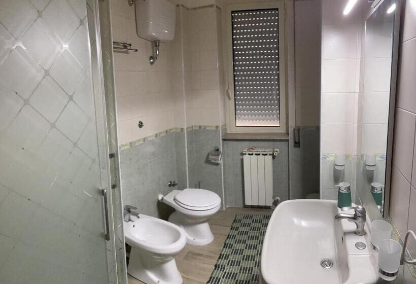 آپارتمان لوکس 1 خوابه, B&b L’attico E La Ballata