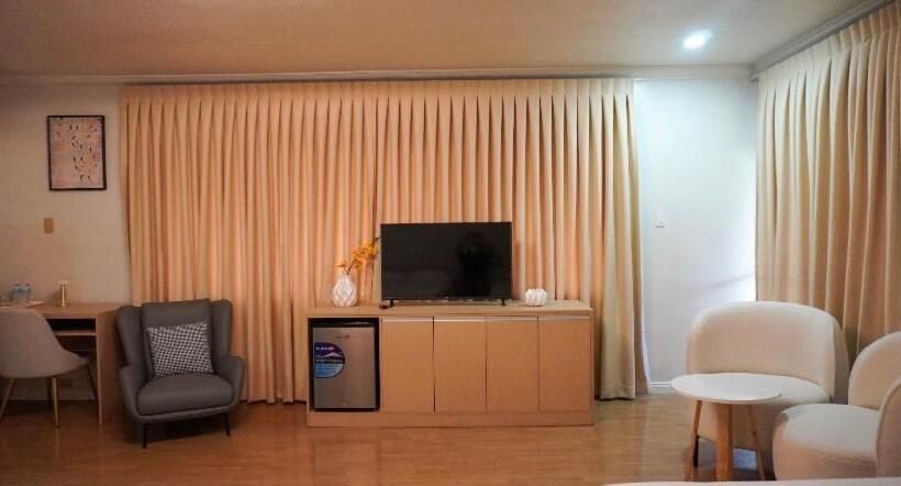 Апартаменты 1 Спальня Вид на Сад, Honey Suite Room At Bee Cafe Cebu