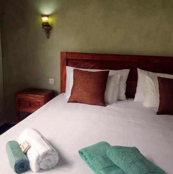 اتاق لوکس, Matumaini Guest House