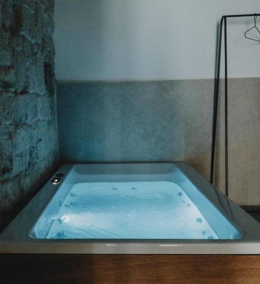 اتاق استاندارد با وان آب گرم, Al 22 Suite & Spa Luxury Experience