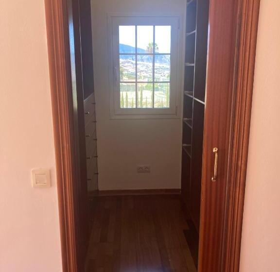 اتاق استاندارد با بالکن, Xanadu Coliving