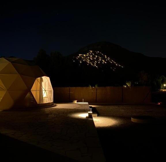 سوییت با چشم‌انداز کوه, منتجع جلامبنغ   Glamping Resort