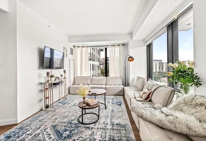 Economy-huone, 424les House