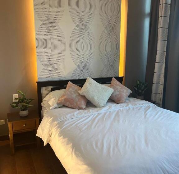 استودیو استاندارد با بالکن, Appleone Ayala Condo With Balcony