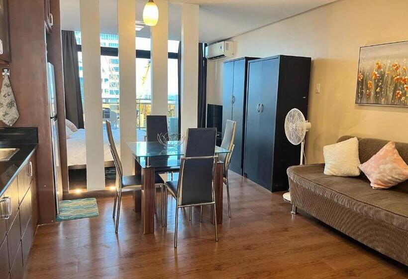 استودیو استاندارد با بالکن, Appleone Ayala Condo With Balcony